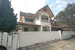 A house two storey for rent 1/25