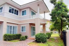 Two storey House for rent with 3 bedrooms and  2 bathrooms.