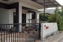 Single-Storey House for rent.  2/9