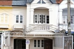 Town house for rent near BTS #E14 , shopping mall @ Sukhumvith 107 , Bearing 34 alley