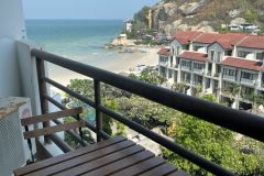 Condo for rent on the beach in 6/11