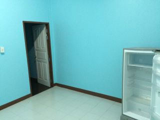Room for rent near Bts wongwianyai
