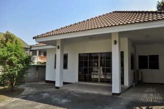 2 bedroom House for rent close to Varee Int School Chiangmai 10000 baht per month