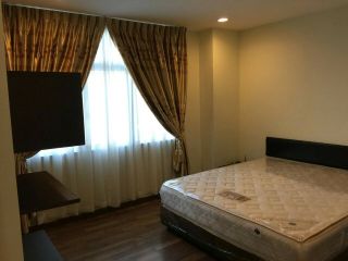 Condo for Rent, Near BTS Victory Station and Airport Link Ratchaprarop : Big corner room 72.10 sqm