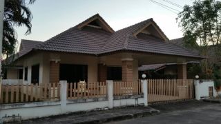 A compaq single storey house for rent in quiet location