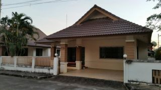 A compaq single storey house for rent in quiet location