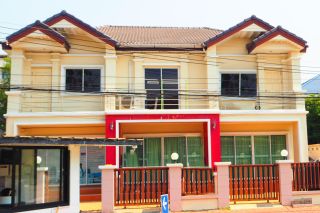Rent townhouses with 1 booths 2 floors