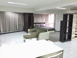 Condo near RAMA 7 and Yanhee hospital- spacious room