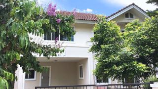 A house two storey for rent good location with 4 bedrooms and 4 toilets.