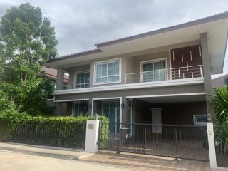 ASP0661 A house two storey for rent good location with 4 bedrooms and 5 toilets.