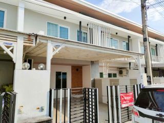 Townhouse for rent at Chang Khlan, close to Chiang Mai airport intersection