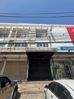Commercial building three  story for rent with 3 bedrooms,3 toilets. The price is at THB 12,000 per 