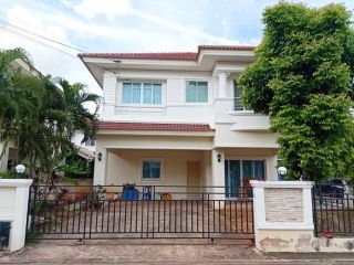 Two storey House for rent with 3 bedrooms and  3 bathrooms. The price is at THB 25,000 per month.