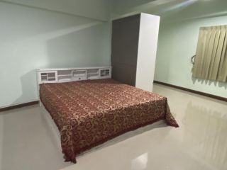 Room 411 Sri Meung Mansion