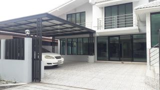 House for rent near MRT-BTS Ratchayothin-Ratchada.