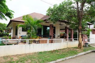 Single storey house for rent with swimming pool and Jacuzzi in Mae Hia - Hang Dong area, Chiang Mai