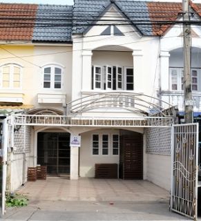 Town house for rent near BTS #E14 , shopping mall @ Sukhumvith 107 , Bearing 34 alley